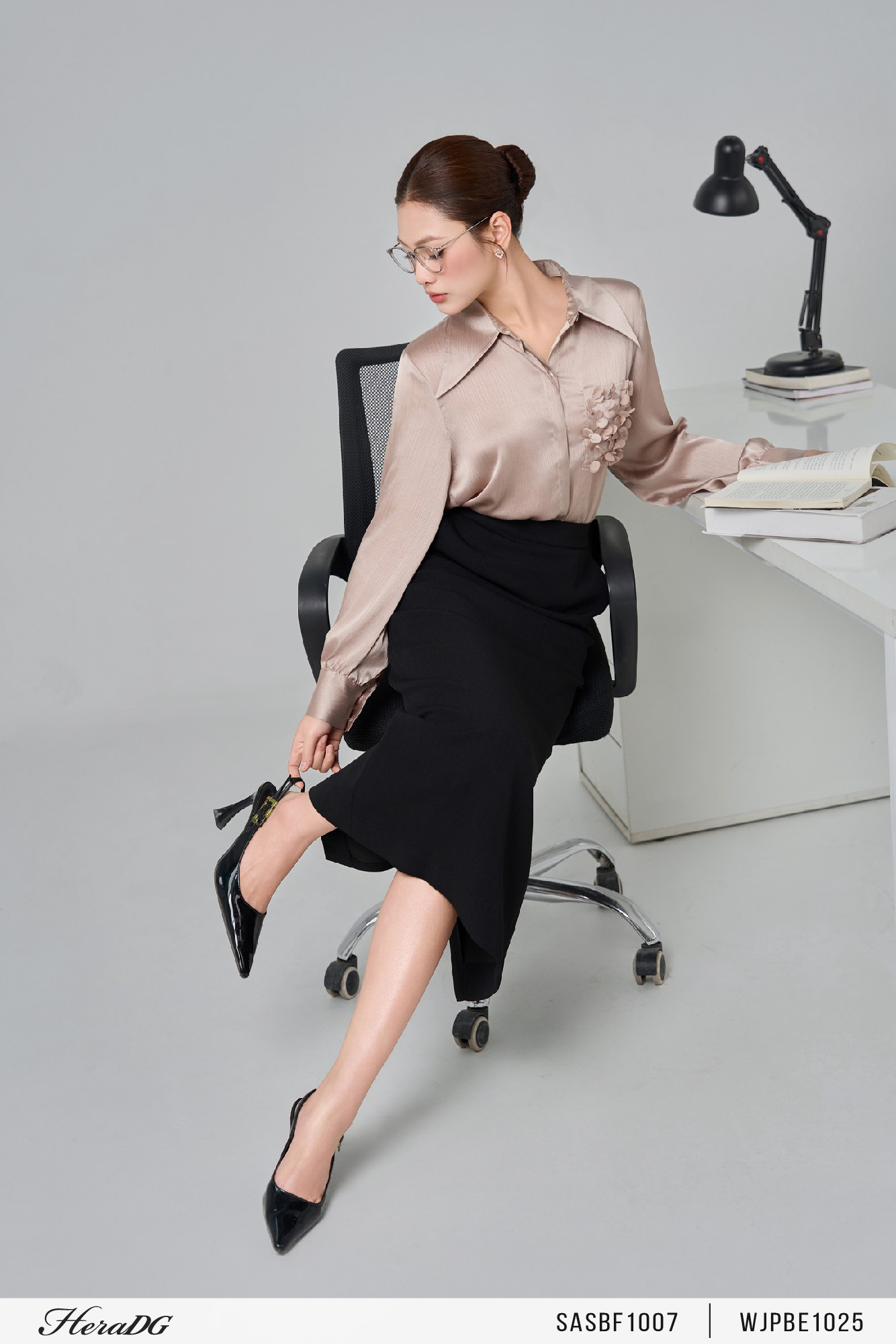 Ảnh của Áo sơ mi cổ đức, túi đính hoa